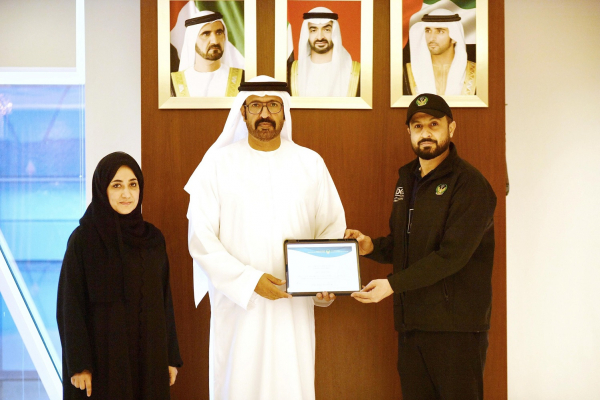 His Excellency Lieutenant General Expert Rashid Thani Al Matrooshi, the General Director of Dubai Civil Defence Directorate, has honored Major Ali Hassan Al Ahmadi, Director of Al Etihad Fire and Rescue Center
