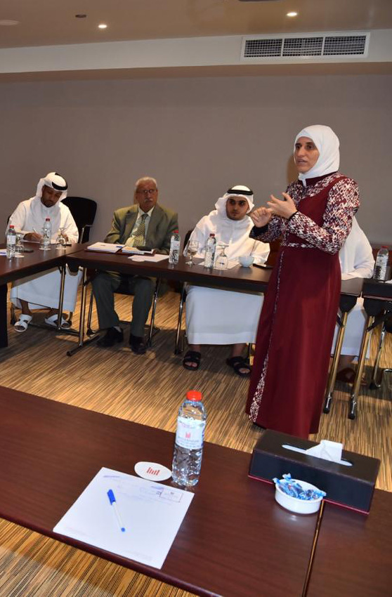 ضمن مبادرة "همة حتى القمة"  الدفاع المدني دبي يناقش معايير التوطين ورأس المال البشري