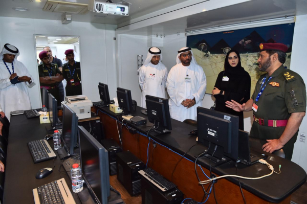 الفريق الإعلامي المشترك يزور مقر الدفاع المدني في معرض دبي للطيران 