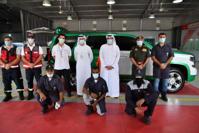 خليفة بن دراي يتسلم أول سيارة إسعاف يتم تجهيزها  في الدفاع المدني بدبي