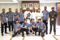 His Excellency Lieutenant General Rashid Thani Al Matroushi receives the winners 