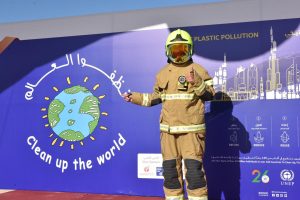 الدفاع المدني بدبي يشارك في حملة نظفوا العالم 2019