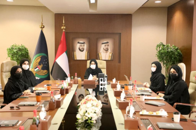 اللجنة النسائية للقيادة العامة للدفاع المدني تستعرض برامج وفعاليات الاحتفال بيوم المرأة الإماراتية