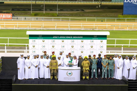 Brig. Gen. Rashid Khalifa Al Falasi honors the winner of the DCD race at the Dubai Racing Club evening